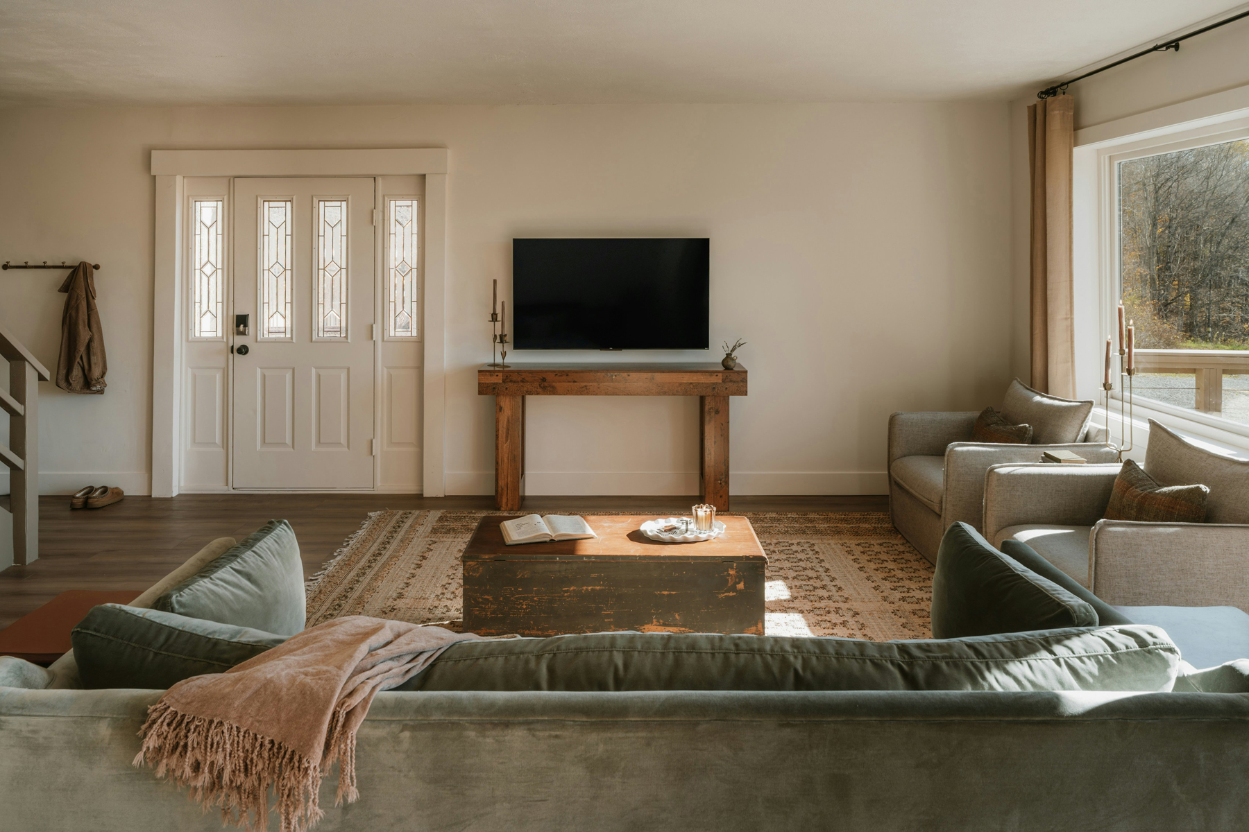 Sauberer Fernseher im Wohnzimmer